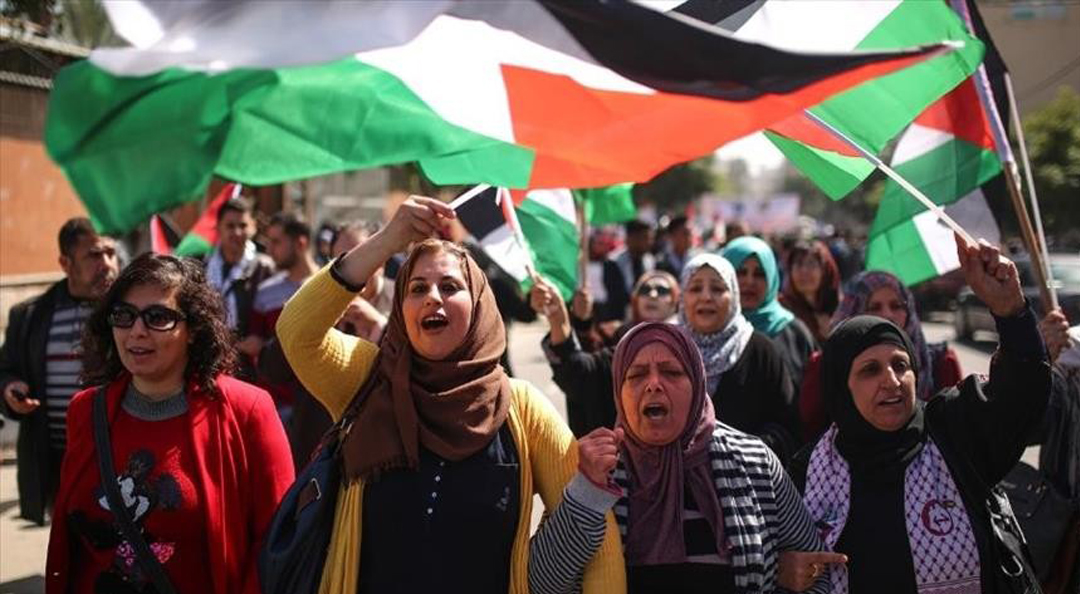 (شاهد) في يوم المرأة العالمي: معاناة مستمرة، ودعوة لتوفير الحماية والرعاية للمرأة الفلسطينية