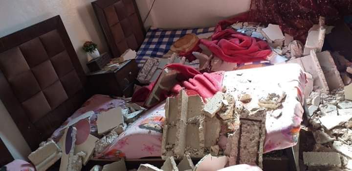 نجاة عائلة فلسطينية من كارثة جراء سقوط سقف منزلها