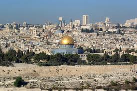 انتهاكات إسرائيلية موصوفة في القانون الدولي بحق السكان الأصلين في مدينة القدس 
