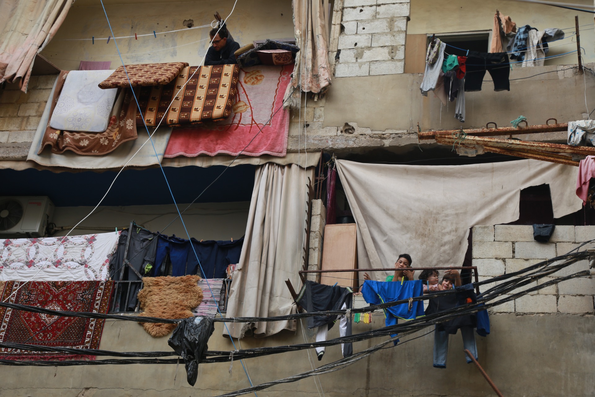 أزمة البطالة تنهش النسيج المجتمعي في  المخيمات والتجمعات الفلسطينية في لبنان  (تقرير حقوقي)   