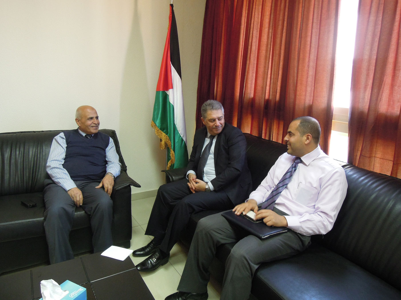 السفير الفلسطيني في لبنان يلتقي وفداً من شاهد ويناقش معه قضايا اللاجئين الفلسطينيين