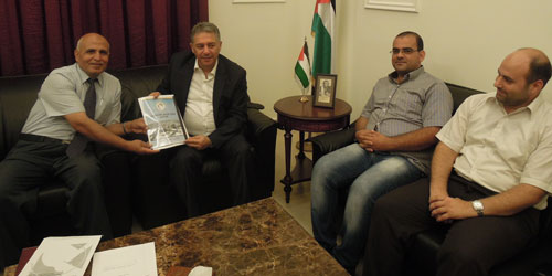 شاهد تناقش مع السفير الفلسطيني قضايا إنسانية تخص اللاجئين الفلسطينيين