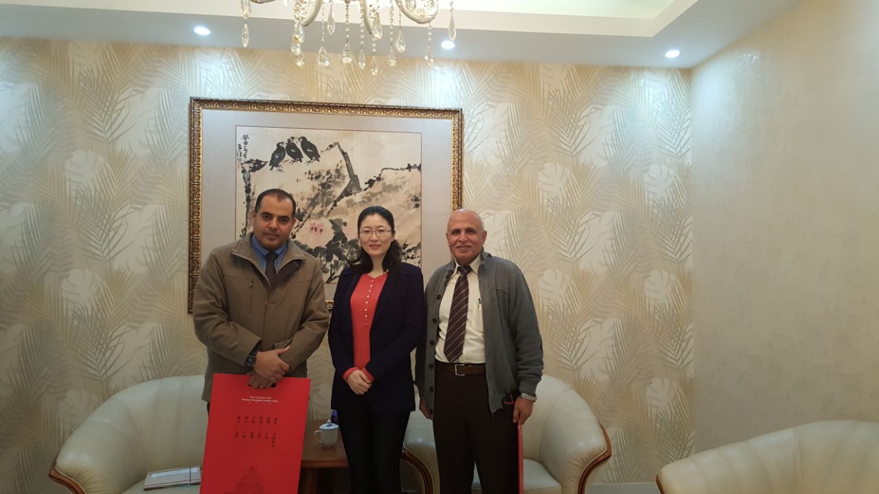 (شاهد) تزور السفارة الصينية وتلتقي رئيسة القسم السياسي في السفارة