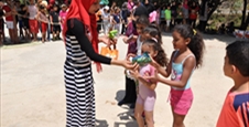 في إطار مشروع الدعم النفسي الإجتماعي الممول من منظمة اليونيسف  (شاهد) تدخل البسمة والسرور الى قلوب الأطفال في مخيمات منطقة صور