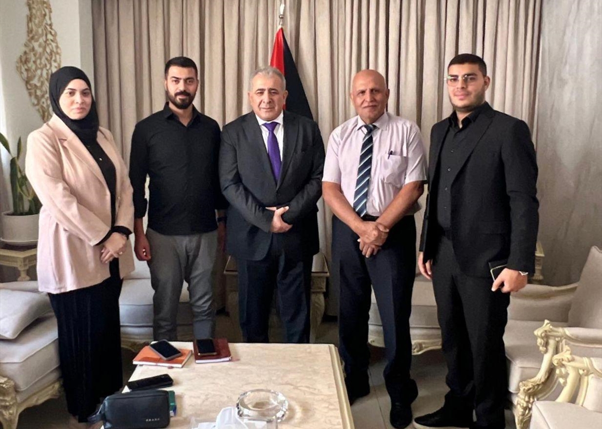 وفد من المؤسسة الفلسطينية لحقوق الإنسان (شاهد) يزور السفير الفلسطيني في لبنان