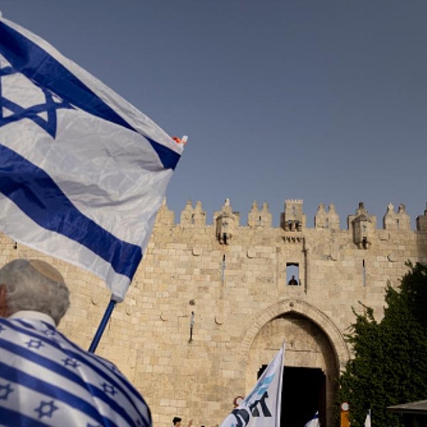 (شاهد): مسيرة الأعلام مظهرٌ عنصريّ وسياسةٌ ممنهجة لتغيير طابع القدس   نداء عاجل لوقف سياسة التهويد