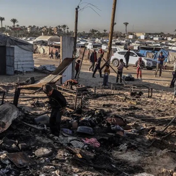 (شاهد): الاستهداف المتعمد لخيم النازحين في قطاع غزة  جريمة حرب وانتهاك جسيم للقانون الدولي الإنساني
