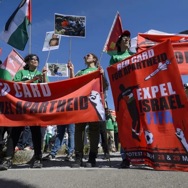 (شاهد): امتناع "فيفا" و"يويفا" عن تعليق عضوية إسرائيل تواطؤ مع الإبادة في غزة وانتهاك لالتزاماتهما القانونية