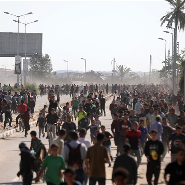 (شاهد): تطالب بتشكيل لجنة تحقيق دولية حول استهداف المدنيين قرب مركز لتوزيع المساعدات الإنسانية في رفح