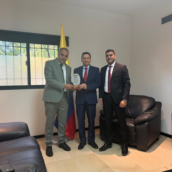 وفد من مؤسسة (شاهد) يكرّم السفير الكولومبي في لبنان على موقف بلاده الداعم للقضية الفلسطينية