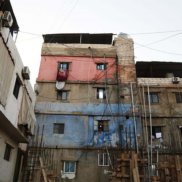 (شاهد): التعديات على الأزقة والطرقات في المخيمات تتسبب بمشاكل اجتماعية ودعوة اللجان الأمنية لضبط الأمور