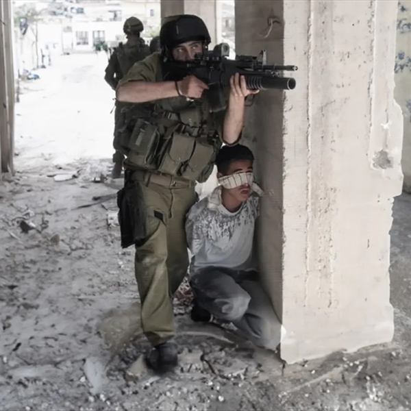 استخدام الاحتلال الإسرائيلي للدروع البشرية: جريمة حرب وانتهاك صارخ للقانون الدولي