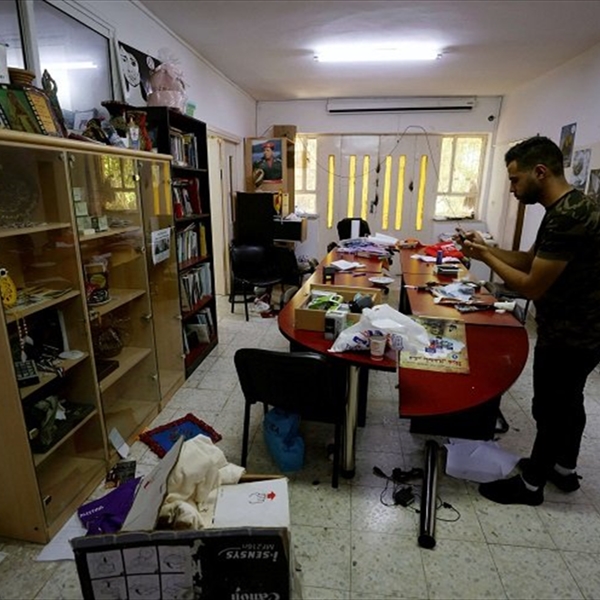 (شاهد) اقتحام الاحتلال للمؤسسات الحقوقية الفلسطينية فجر اليوم سياسة ممنهجه لطمس الحقيقة  ودعوة لحماية العاملين في المجتمع المدني والمؤسسات الحقوقية