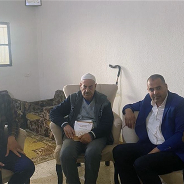 (شاهد) تزور الاستاذ والمربي أحمد عكاوي وتشيد بتاريخه النضالي