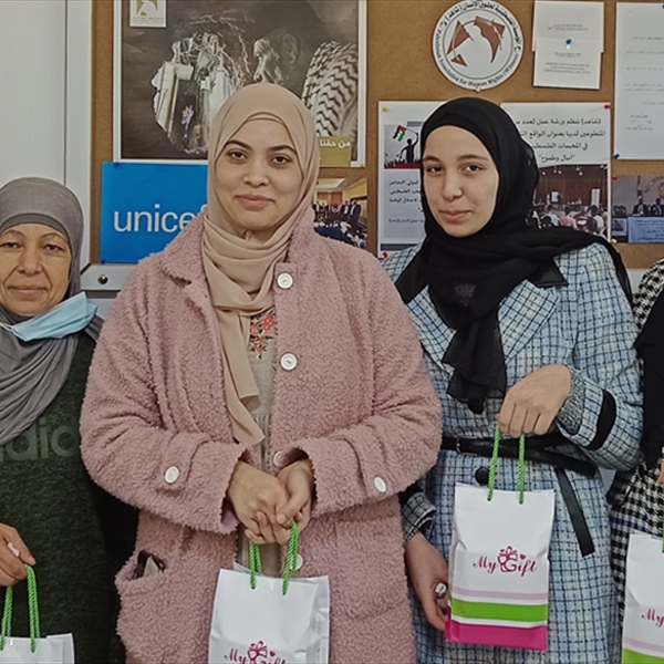 (شاهد) تكرّم الزميلات لديها في اليوم العالمي للمرأة