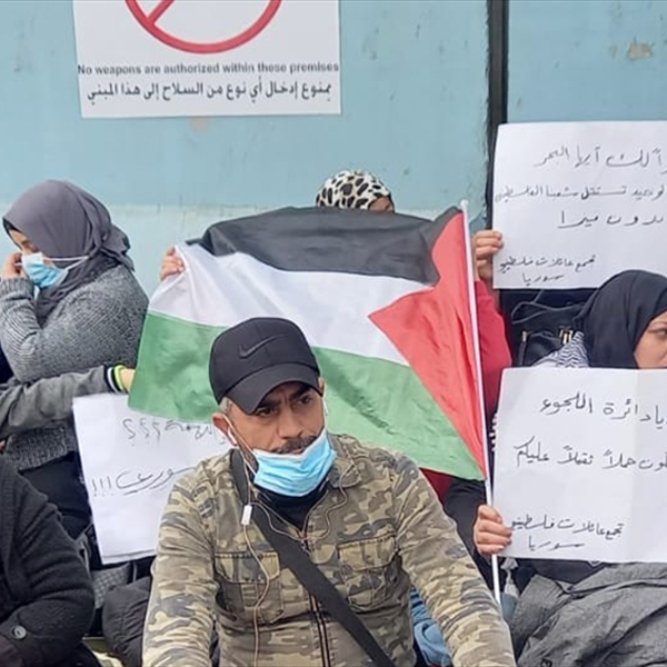 Why did the Palestinian refugees from Syria set up a sit-in tent in front of the UNRWA office in Beirut?