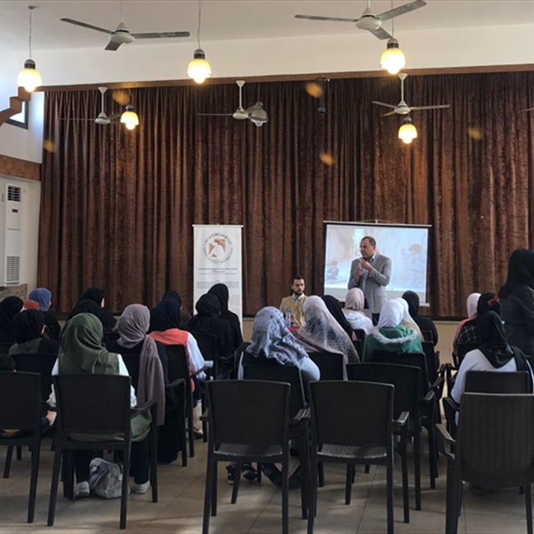 (شاهد) تنظم محاضرة توعوية حول حقوق الطفل في مخيم البص 