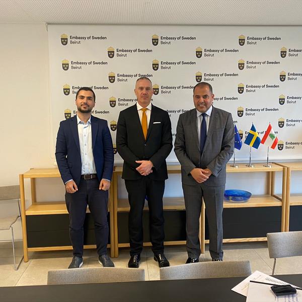 نائب السفيرة السويدية في لبنان يستقبل وفداً من (شاهد) ويتسلم نسخة عن التقرير السنوي لعام 2022