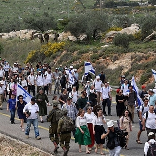 (شاهد) مشاركة وزراء إسرائيليين في مسيرة استيطانية اقرار صريح بجريمة الاستيطان ودعوة مدعي عام محكمة الجنايات  الدولية اخذ هذا  الاقرار بعين الاعتبار في ملاحقتهم