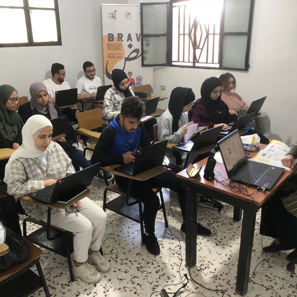 دورة اللغة الإنكليزية في مركز (شاهد) للتنمية المجتمعية في مخيم برج الشمالي