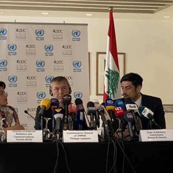 عشية اجتماع اللجنة الإستشارية للأونروا (شاهد) تسلم المفوض العام للأونروا لازاريني مذكرة بأبرز مطالب اللاجئين الفلسطينيين