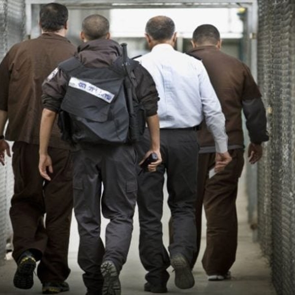 (شاهد): تحذر من خطط ممنهجة للتعذيب النفسي والجسدي للأسرى وذويهم، وتطالب المجتمع الدولي بتحمل مسؤولياته القانونية والأخلاقية تجاه قضية الأسرى