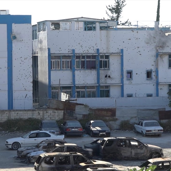 بعد انتهاء الأحداث المضطربة في مخيم عين الحلوة (شاهد) تطالب الأونروا الإسراع بتأهيل المدارس وإعادة الطلاب إليها