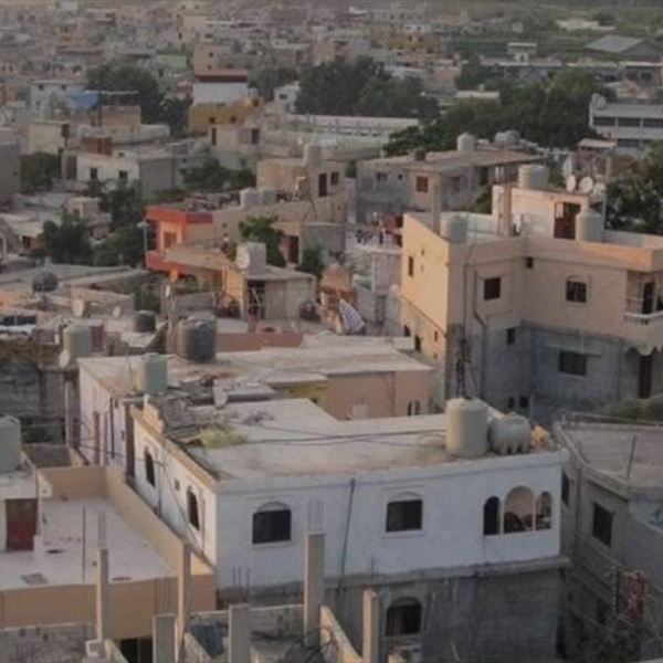 (شاهد) تدعو السلطات اللبنانية للإفراج عن اللاجئة الفلسطينية "نصرة موسى مباركة" بعد مرور ستة أيام على احتجازها بتهمة بناء منزل لها في "مخيم الرشيدية" جنوب لبنان