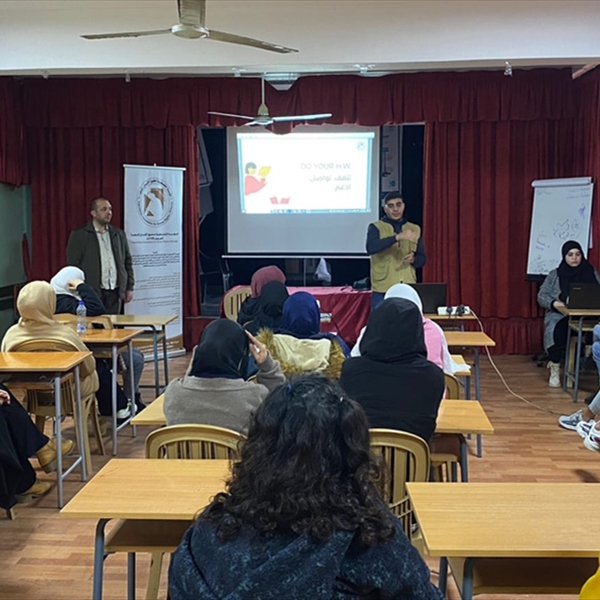 (شاهد) تنظّم ورشة تدريبية لطلاب ثانوية (الأقصى) التابعة لوكالة الأونروا لزيادة الوعي الحقوقي لديهم