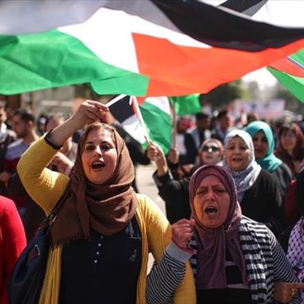 (شاهد) في يوم المرأة العالمي: معاناة مستمرة، ودعوة لتوفير الحماية والرعاية للمرأة الفلسطينية