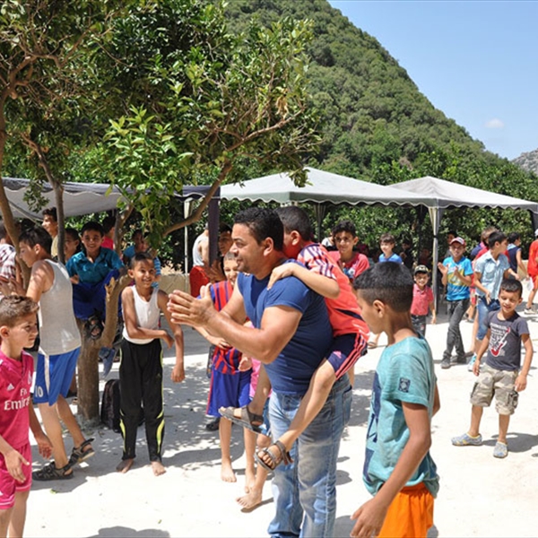 في إطار مشروع الدعم النفسي الإجتماعي الممول من منظمة اليونيسف  (شاهد) تدخل البسمة والسرور الى قلوب الأطفال في مخيمات منطقة صور