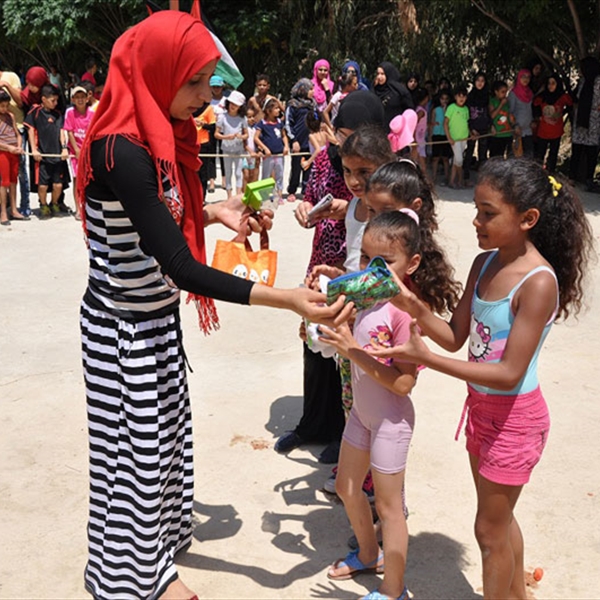 في إطار مشروع الدعم النفسي الإجتماعي الممول من منظمة اليونيسف  (شاهد) تدخل البسمة والسرور الى قلوب الأطفال في مخيمات منطقة صور