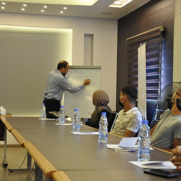 خلال ورشة عن دور الشباب في حماية حقوق الانسان خلال الأزمات