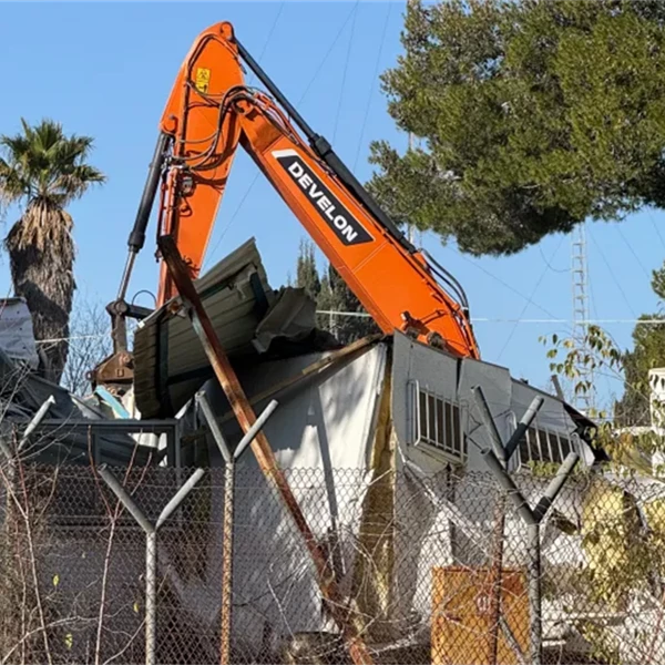 (شاهد) هدم منشآت الأونروا في القدس:  انتهاك جسيم للقانون الدولي واعتداء على الحماية الأممية