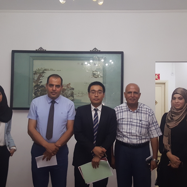 وفد (شاهد) يسلم الخارجية الصينية نسخة عن تقرير حول أزمة الأونروا ويطالب الصين بدور أكبر في القضية الفلسطينية