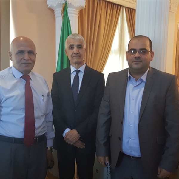 (شاهد) تناقش مع السفير الجزائري أوضاع اللاجئين الفلسطينيين في لبنان