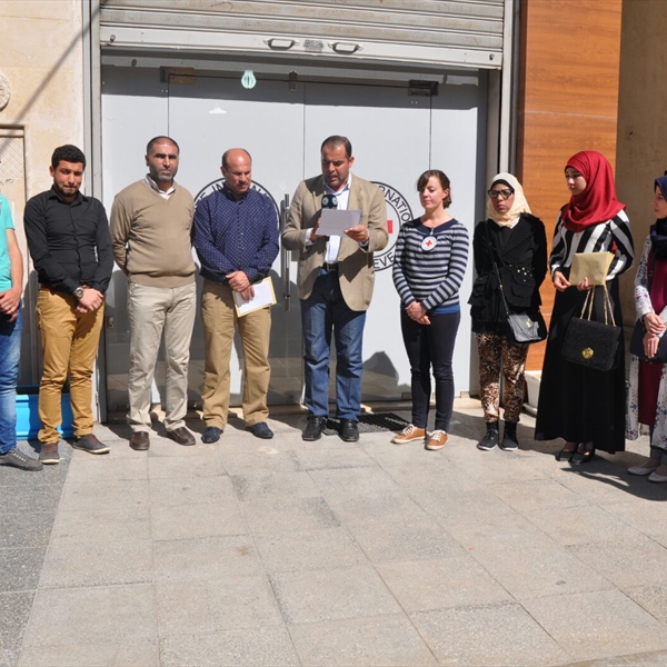 "شاهد" ووفد من الاعلاميين يتضامنون مع الأسير محمد القيق