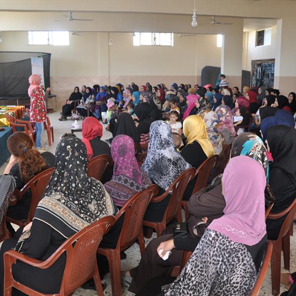 بدعم من منظمة اليونيسف  جلسات توعية للأمهات في مخيمات وتجمعات منطقة صور   