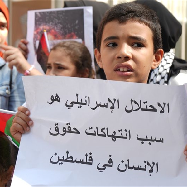 خلال وقفة تضامنية أمام مقر اللجنة الدولية للصليب الاحمر في العاصمة بيروت (شاهد) تطالب المجتمع الدولي بوقف جرائم الاحتلال ضد سكان قطاع غزة
