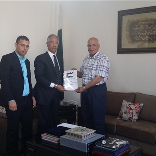 (شاهد) تلتقي السفير الباكستاني