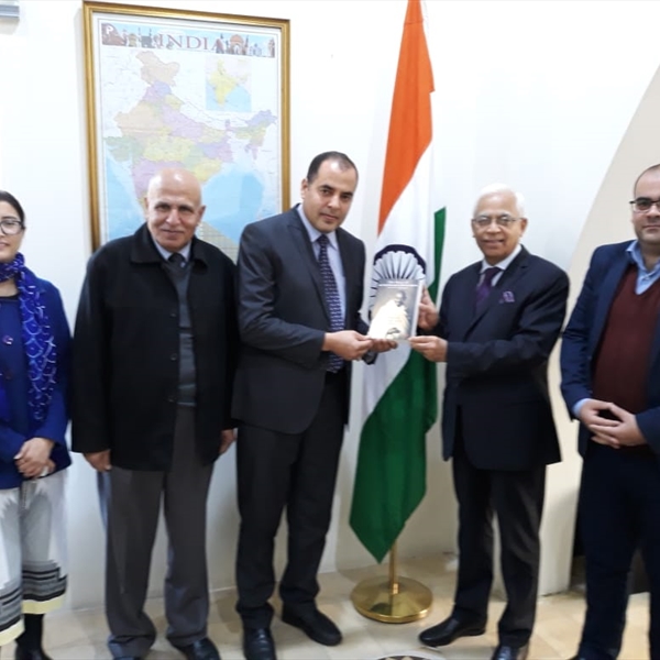 السفير الهندي في لبنان يستقبل وفدا من (شاهد)