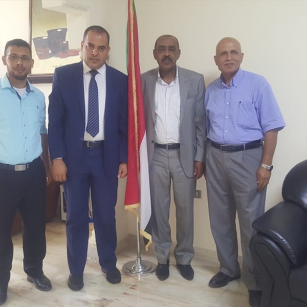 السفير السوداني في بيروت يلتقي وفداً من (شاهد)