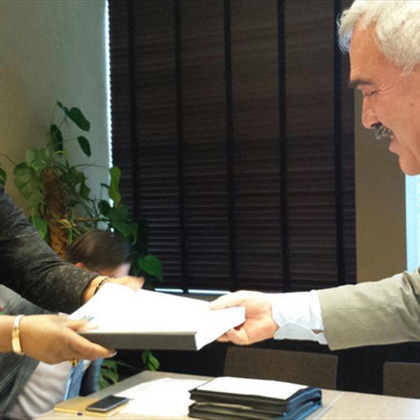 منظمات حقوقية فلسطينية تسلم مذكرة قانونية إلى المحكمة الجنائية الدولية حول جرائم الحرب الإسرائيلية خلال العدوان الإسرائيلي على قطاع غزة في عام 2014	