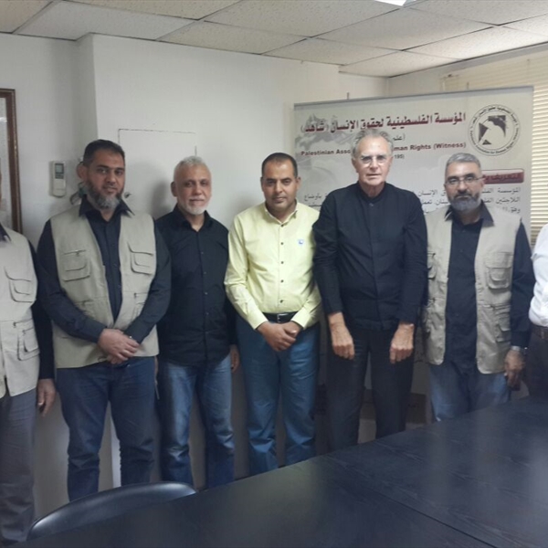 وفـــــــــــد هولنــــــــدي يزور المؤسسة الفلسطينية لحقوق الانسان (شاهد)