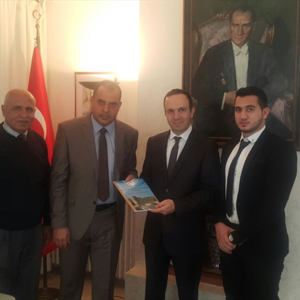 (شاهد) تسلم مذكرة لوزير الخارجية التركية   لاستثناء اللاجئين الفلسطينيين في لبنان من نظام التأشيرة   