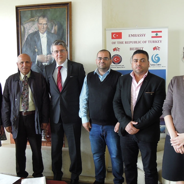 (شاهد) تزور السفير التركي في لبنان وتناقش معه قضايا اللاجئين الفلسطينيين وتقليصات الأونروا