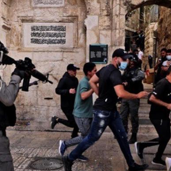  (شاهد): اقتحام مئات المستوطنين للمسجد الأقصى ينذر بإشعال حرب