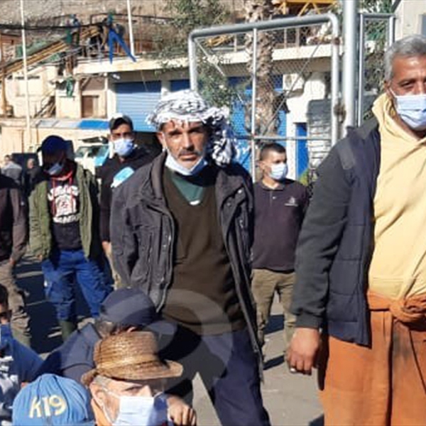 (شاهد) تتابع قضية الفصل التعسفي الذي طال 40 لاجئا فلسطينيا من معمل فرز النفايات في صيدا، وتدعو لإعادتهم للعمل مع توفير ضمانات صحية وتحسينات مالية