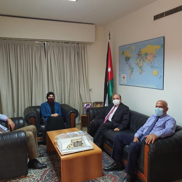 سفير الأردن في لبنان يستقبل وفدا من (شاهد) ويناقش معه تطورات القضية الفلسطينية