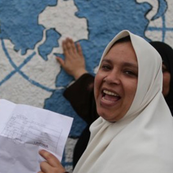 (شاهد) قرار الاونروا تقديم مساعدات مالية طارئة للعائلات المحتاجة من اللاجئين الفلسطينيين في لبنان غير كاف وتدعو إلى استدامة هذه المساعدات.